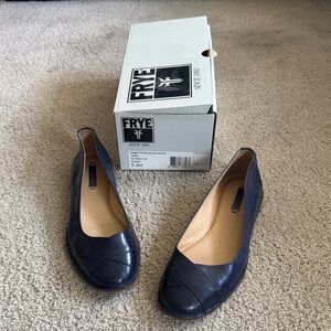 Frye Women's Dark Blue Leather Flats